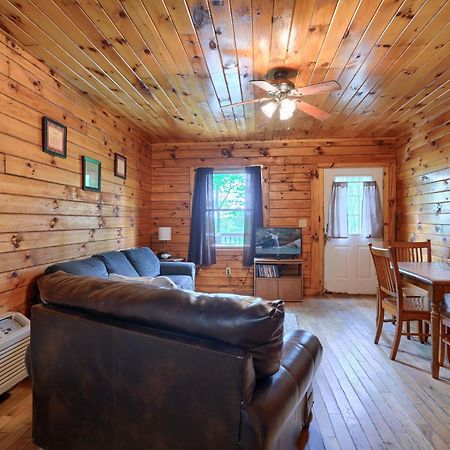Blue Rose Cabins - Pine Ridge Cabin Logan Exterior photo